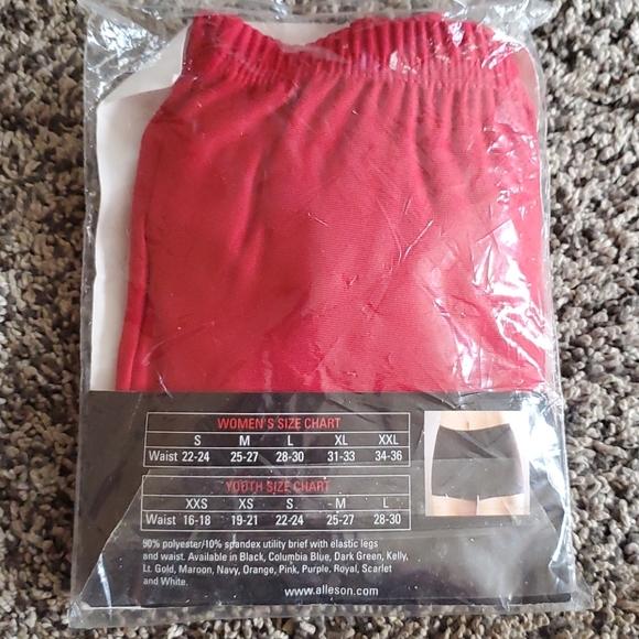 Alleson Cheerleading scarlet boy cut brief medium - Picture 4 of 5